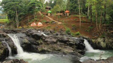 Pesona Keindahan Curug Leuwi Bumi yang Memancar