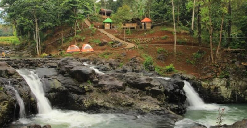 Pesona Keindahan Curug Leuwi Bumi yang Memancar