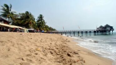 Pesona Wisata di Pantai Anyer yang Menyenangkan