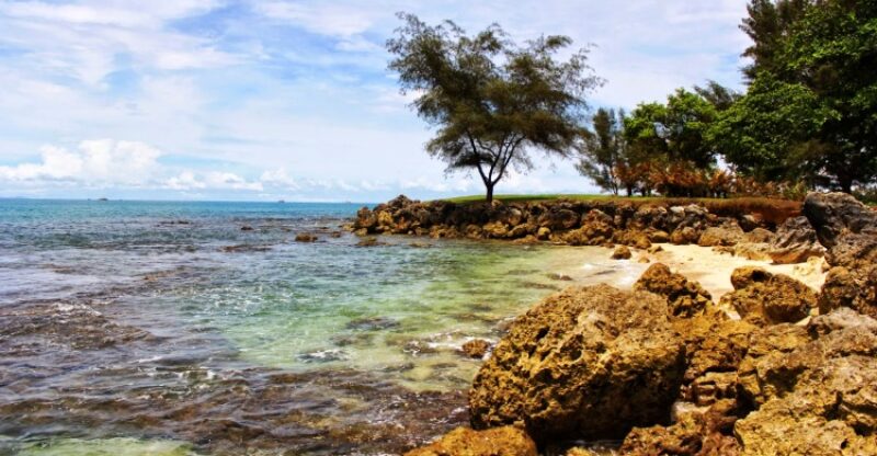 Pantai Carita yang Memesona Tak Lekang Oleh Waktu