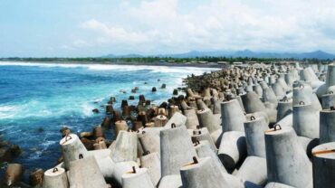 Menikmati Deburan Ombak di Pesisir Kulon Progo