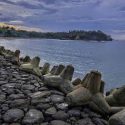 Pantai Tambakrejo, Pantai Eksotis dengan View Alam Memesona di Blitar