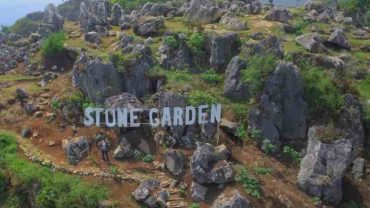 Stone Garden, Menikmati Pesona Alam dari Batu Purba Artistik di Bandung