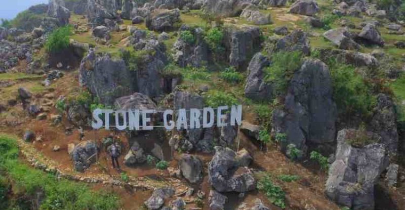 Stone Garden, Menikmati Pesona Alam dari Batu Purba Artistik di Bandung