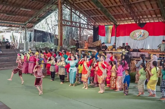 Menyaksikan Daya Tarik Wisata Saung Angklung Udjo