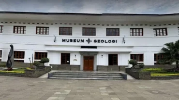 Museum Geologi Bandung: Sebuah Karya Seni Bumi dan Sejarah