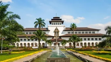 36 Tempat Wisata di Bandung yang Favorit & Wajib Dikunjungi