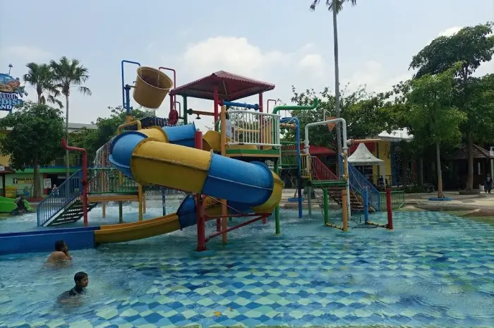 Tiket Masuk dan Jam Operasional
