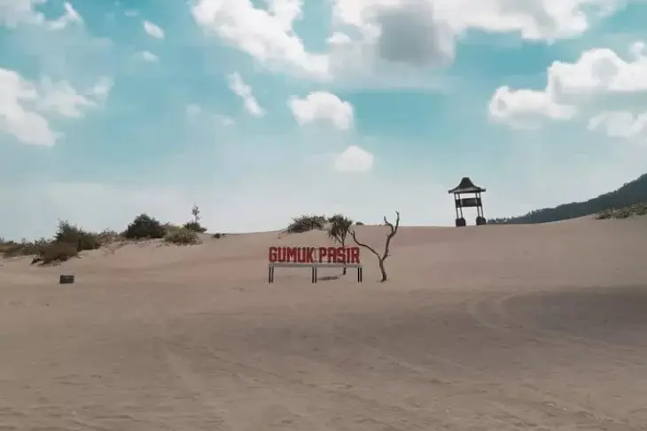 Gumuk Pasir Parangkusumo: Fenomena Langka dan Surga Sandboarding di Asia Tenggara